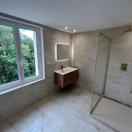 Neuve Βίλα